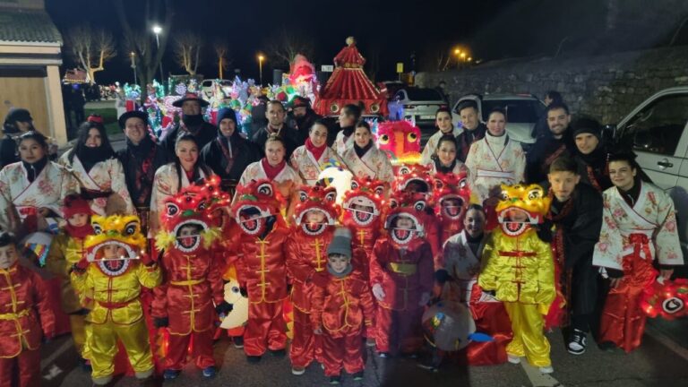 Grupo de personas disfrazadas en el Carnaval de la Galleta 2026
