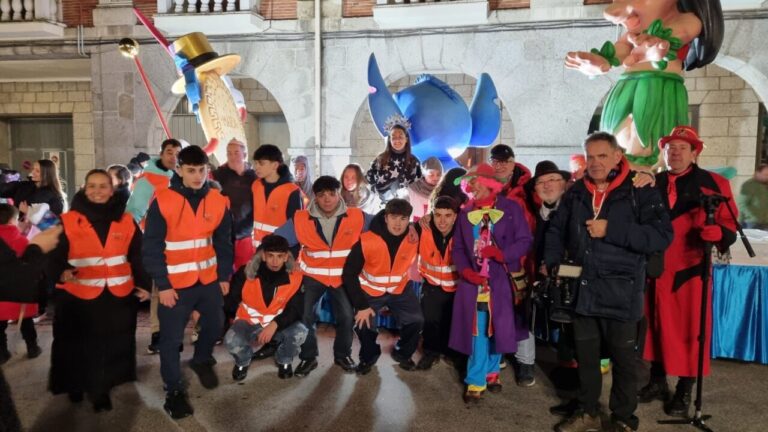Grupo de personas disfrazadas en el Carnaval de la Galleta 2026