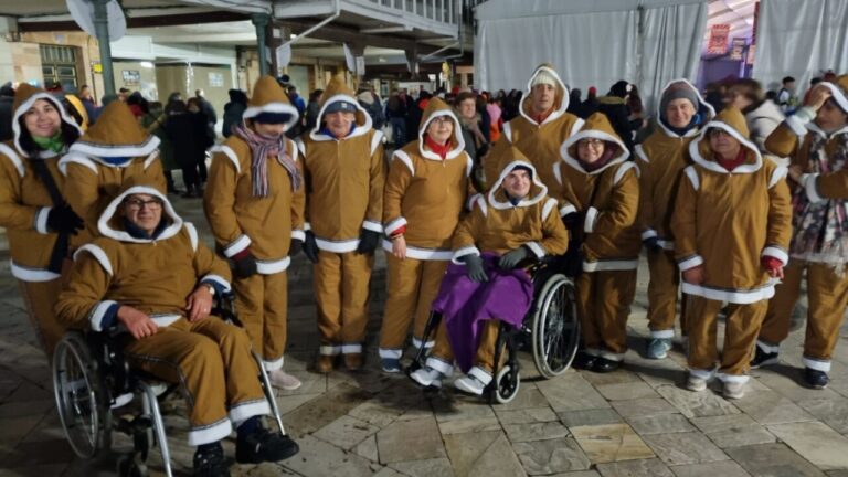 Grupo de personas disfrazadas en el Carnaval de la Galleta 2026