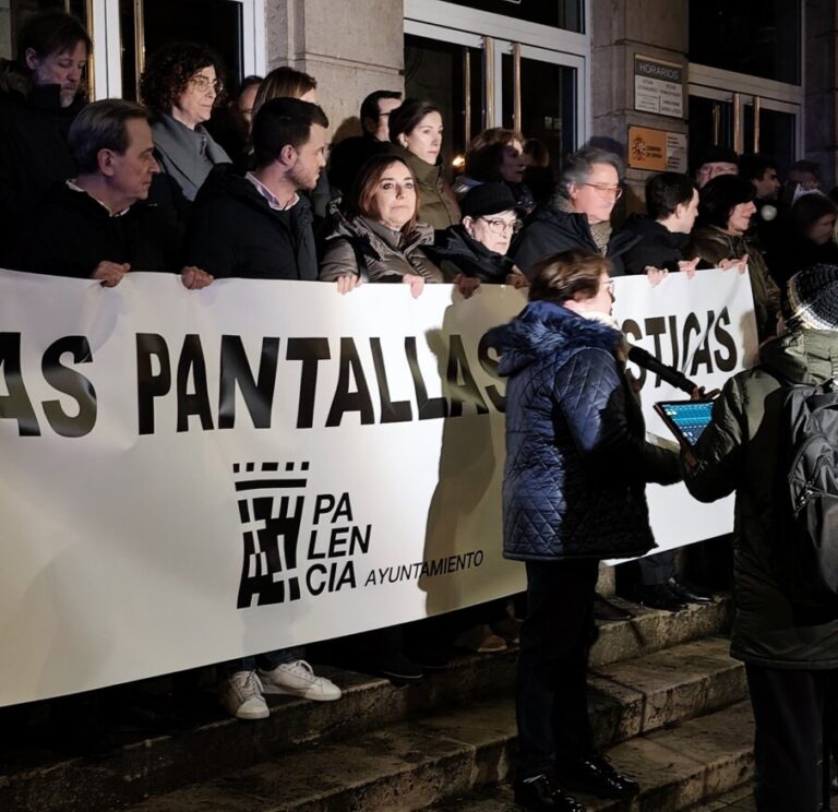 Manifestación en Palencia contra las pantallas acústicas de Adif