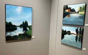 Cuadros de paisajes imaginados por José Belmonte en exposición