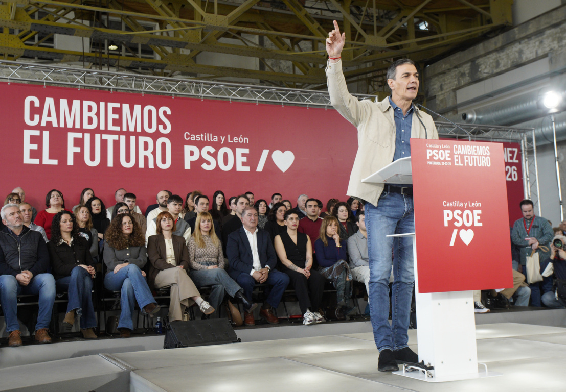Pedro Sánchez hablando en un acto del PSOE en Ponferrada