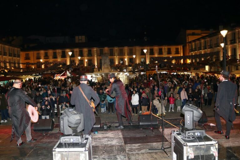 Concierto en la Plaza Mayor durante Las Candelas en Palencia