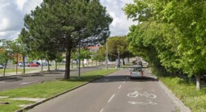 Vista de la avenida Cataluña donde ocurrió un accidente de tráfico