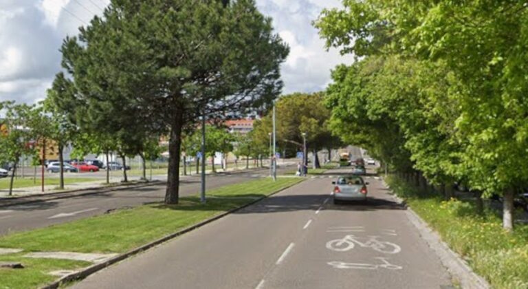 Vista de la avenida Cataluña donde ocurrió un accidente de tráfico