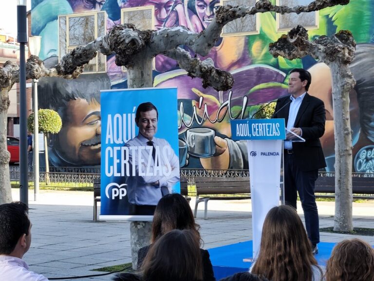 Alfonso Fernández Mañueco en un acto de precampaña en Venta de Baños.