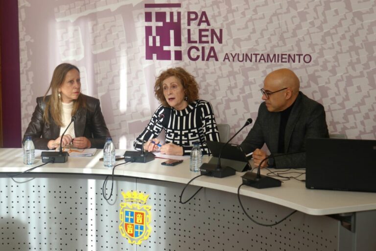 Reunión en el Ayuntamiento de Palencia sobre el podcast Ciudad de los Cuidados