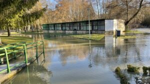 Estación fluvial inundada en Palencia tras fuertes lluvias recientes