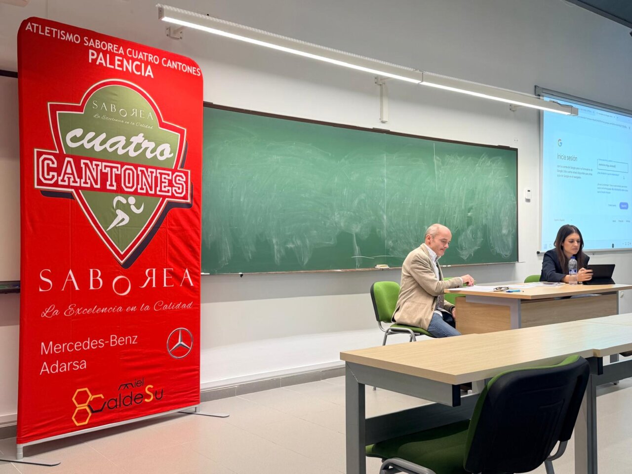 Conferencia sobre gestión del estrés en la Facultad de Comercio y Relaciones Laborales