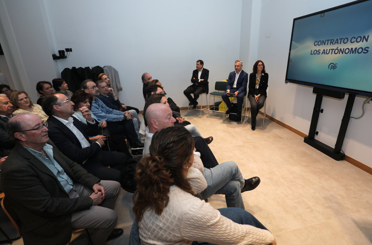 Reunión del Partido Popular sobre el contrato con los autónomos en Palencia.