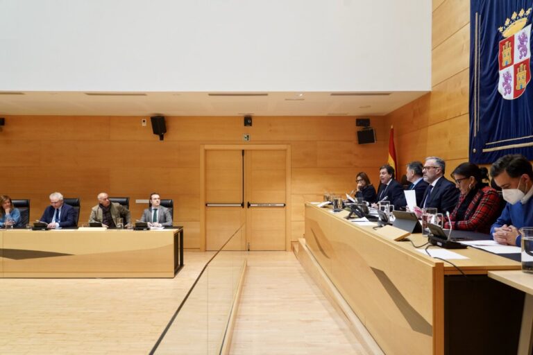 Reunión de la Diputación Permanente sobre salarios de empleados públicos