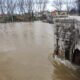 Puente romano de Quintana del Puente con el río Arlanza crecido