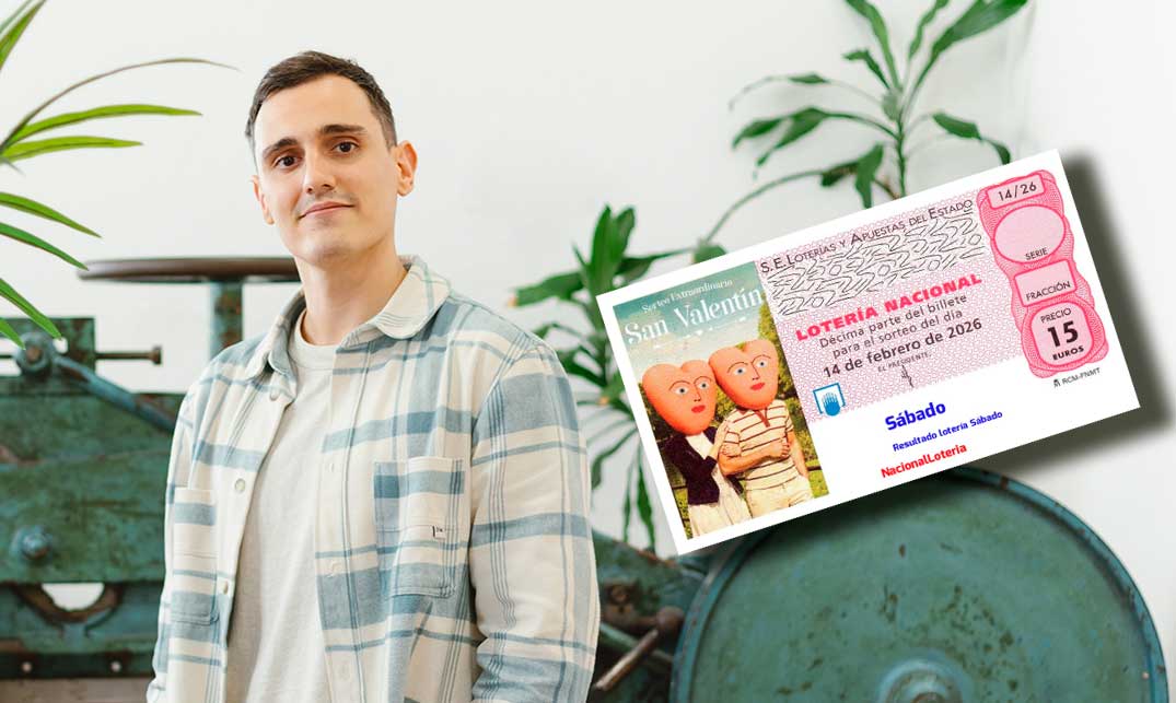 Daniel Iglesias junto a la tipografía Soria en un billete de lotería