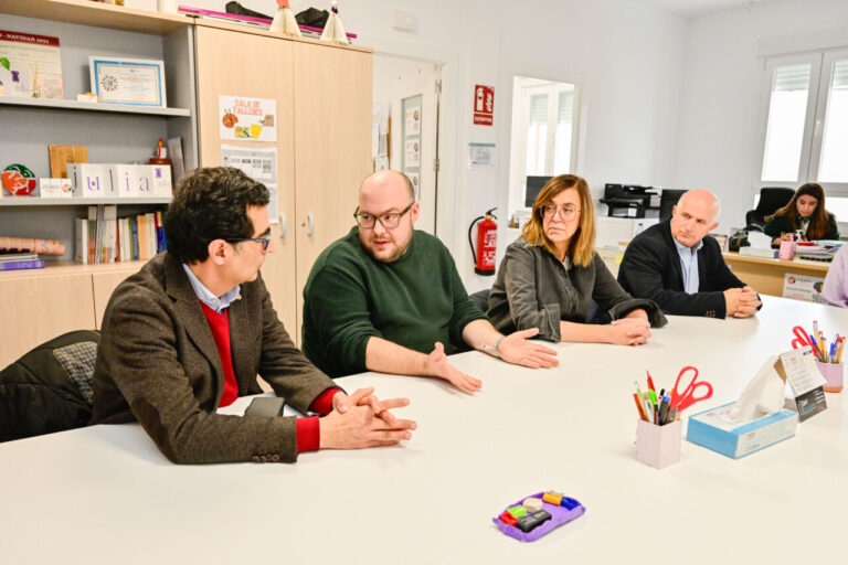 Reunión sobre salud mental en la Asociación Salud Mental Palencia