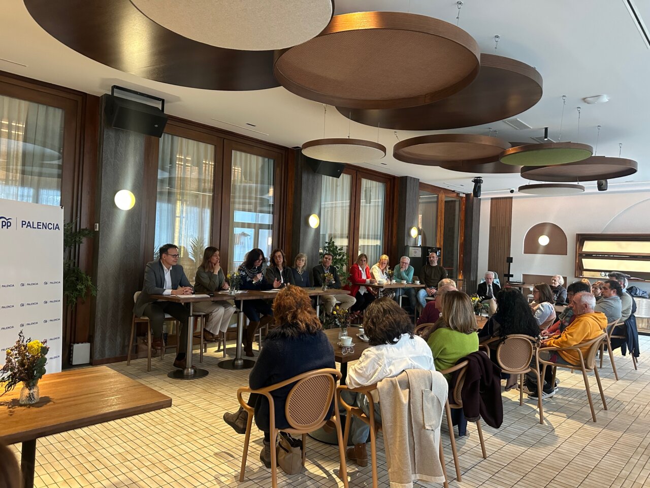 Reunión del Partido Popular en Palencia con colectivos sociosanitarios