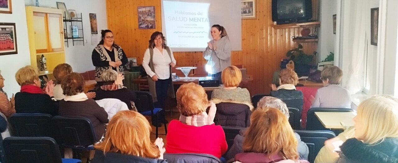 Entrega de donativo por la Asociación de Amas de Casa de Guardo a Salud Mental