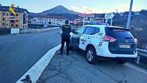 Imagen de la Guardia Civil en Cervera de Pisuerga investigando un caso de estafa