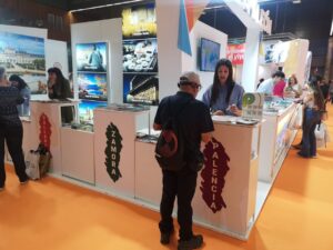 Stand de Palencia en la Feria Internacional Navartur con folletos turísticos