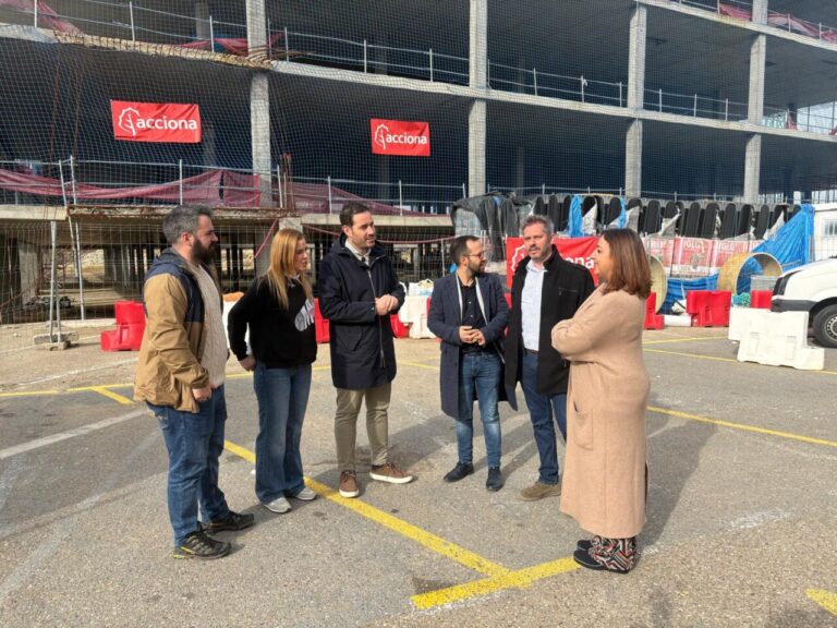 el PSOE de Palencia inicia la campaña en el hospital en construcción, tras el anuncio de la nueva rescisión del contrato