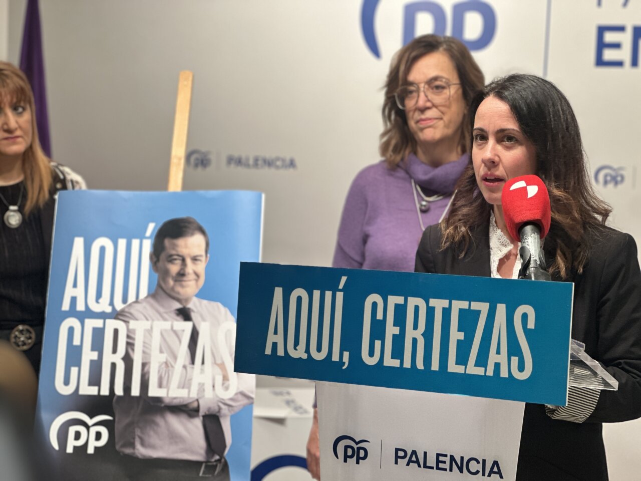 Presentación de la campaña del PP en Palencia con oradores y cartel