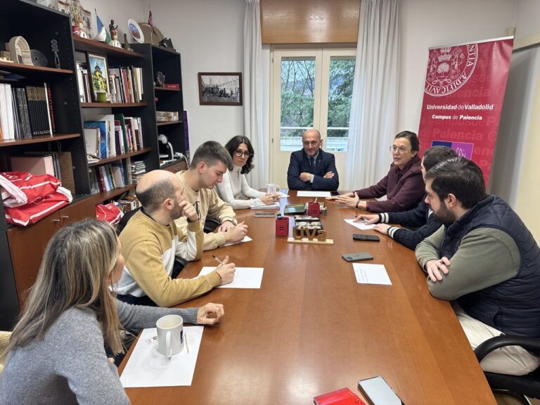 Reunión en el Campus de La Yutera con representantes del PP y estudiantes
