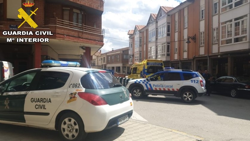 Vehículos de la Guardia Civil y Policía Local en Aguilar de Campoo