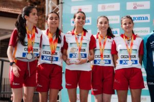 Irene Vega y equipo en el podio del Campeonato de España de Marcha en Cieza