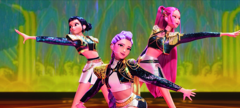 Tres personajes animados bailando en un espectáculo de K-Pop