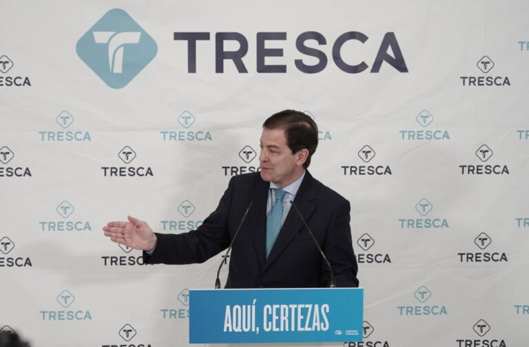 Candidato del PP hablando en un evento de campaña electoral