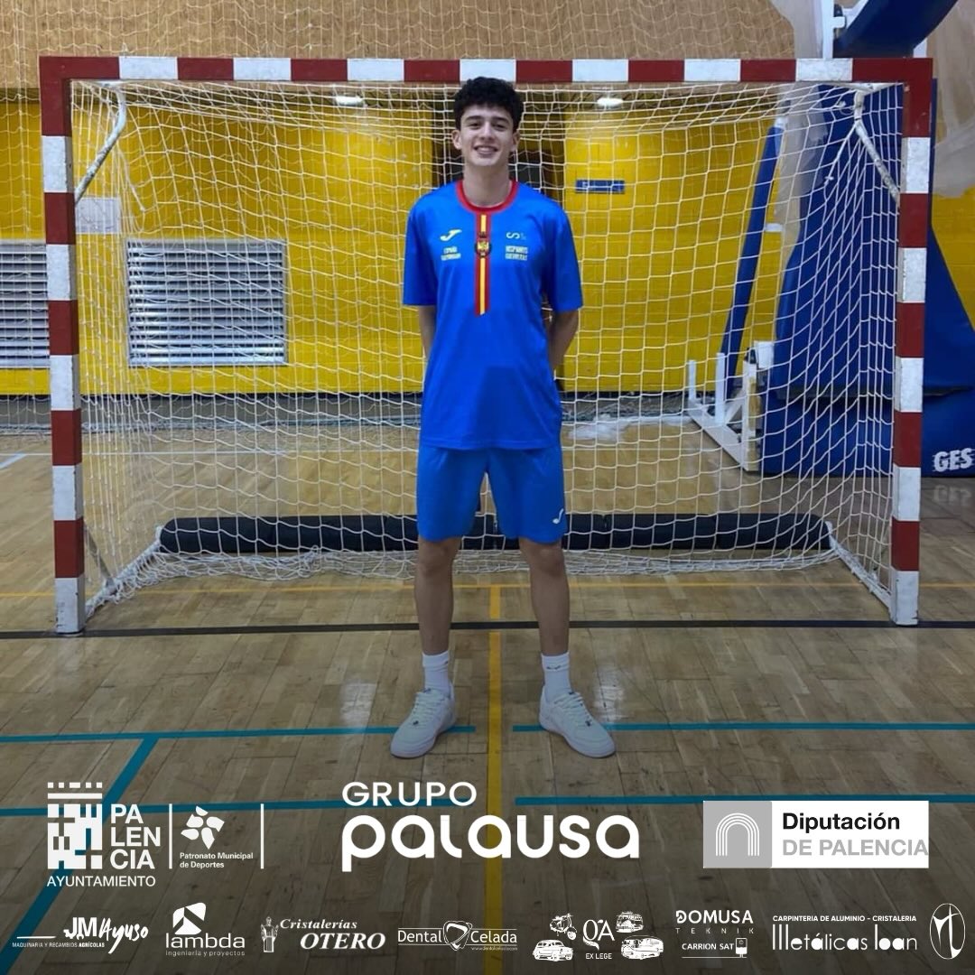 Mario Cisneros, jugador de la cantera, con la Selección Española de Balonmano.