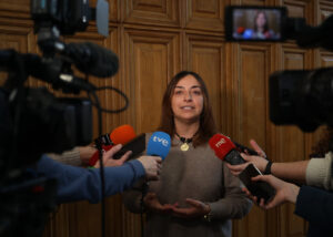 Miriam Andrés, alcaldesa de Palencia, hablando ante los medios de comunicación