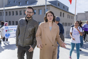 Montero y un compañero en una manifestación por servicios públicos en Palencia