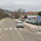 Vista de la carretera entre Venta de Baños y Tariego de Cerrato con vehículos estacionados.