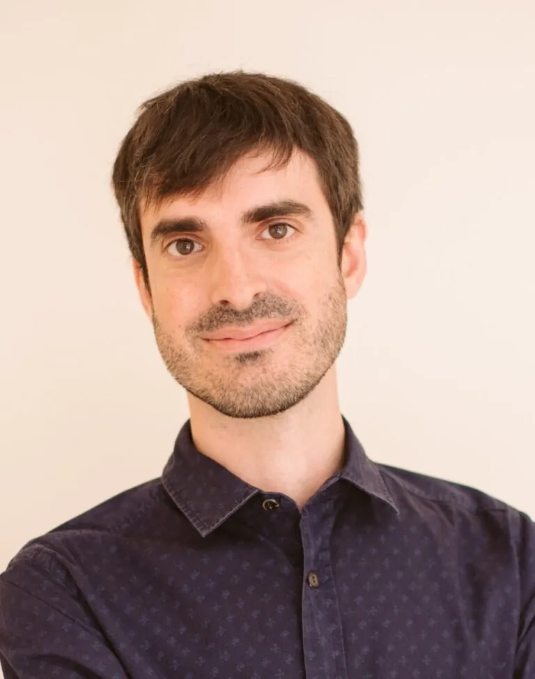 Pablo Simón, analista político, durante un evento sobre vivienda.