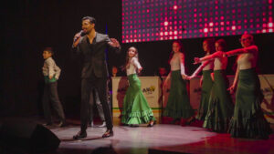Artistas en escena durante la gala de los Premios PaCO en Guardo