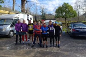 Grupo de palistas en el evento de piragüismo en el Sella