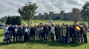 Delegación del PP de Palencia en un acto en Ávila con banderas