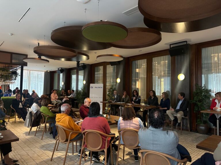 Reunión del Partido Popular en Palencia sobre propuestas para el sector sociosanitario.