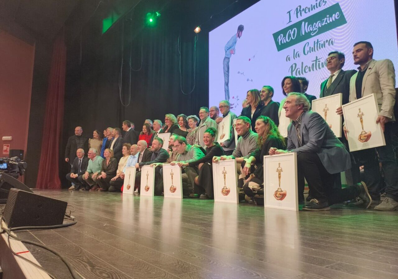 Grupo de personas en la gala de los Premios PaCO en Guardo