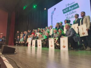 Grupo de personas en la gala de los Premios PaCO en Guardo