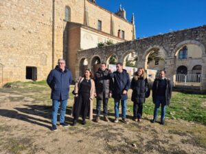 Miembros del PSOE en un acto de campaña en Dueñas, Palencia.