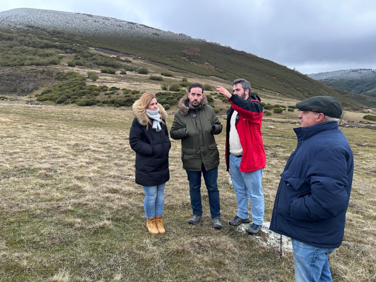 Reunión de miembros del PSOE en la Montaña Palentina tras incendios
