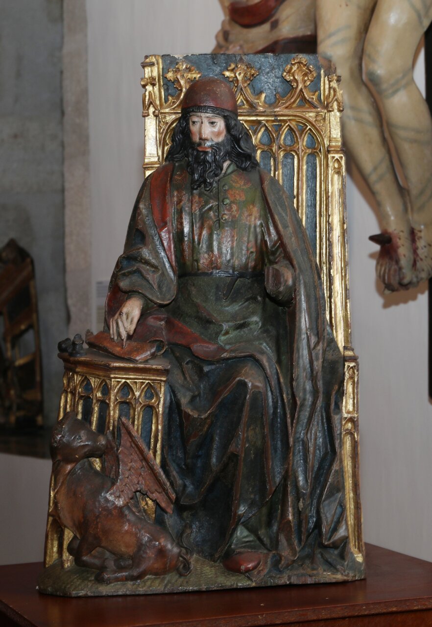 Escultura de San Lucas, evangelista del siglo XV, en el Museo Diocesano.