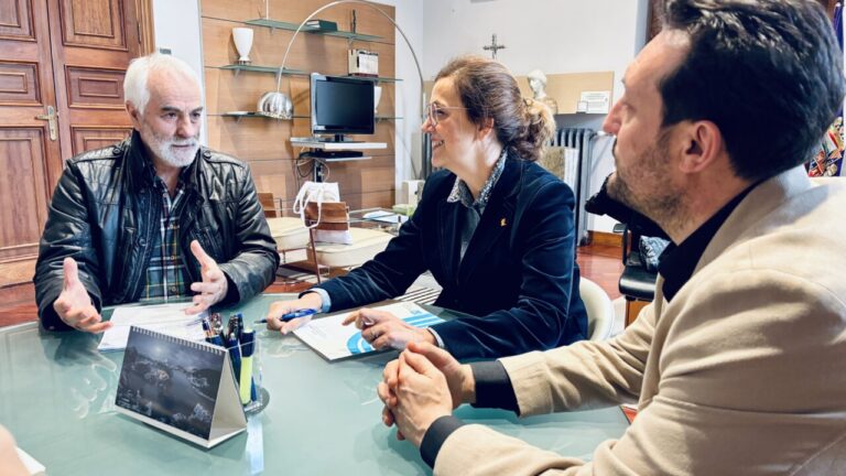 Reunión entre representantes de la Diputación y el alcalde de Ribas de Campos