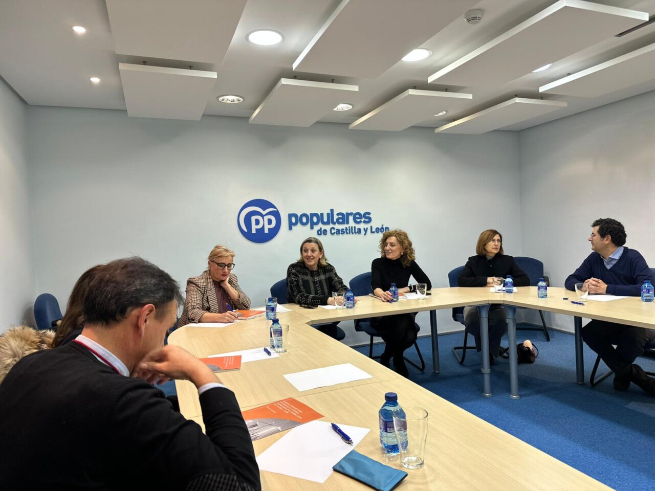 Reunión del PP con representantes de la empresa familiar en Castilla y León