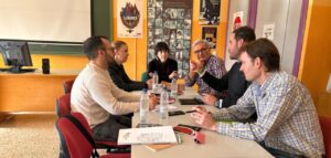 Reunión del PSOE sobre la Universidad Popular de Palencia con varios participantes