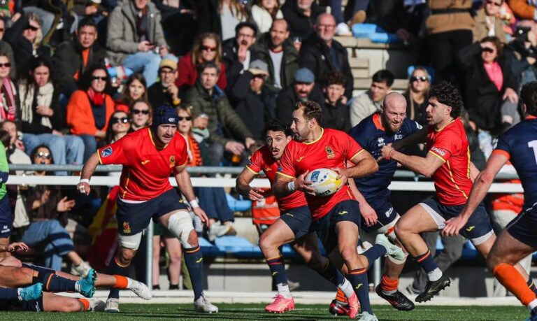 Jugadores de rugby de España en un partido contra Suiza en La Balastera