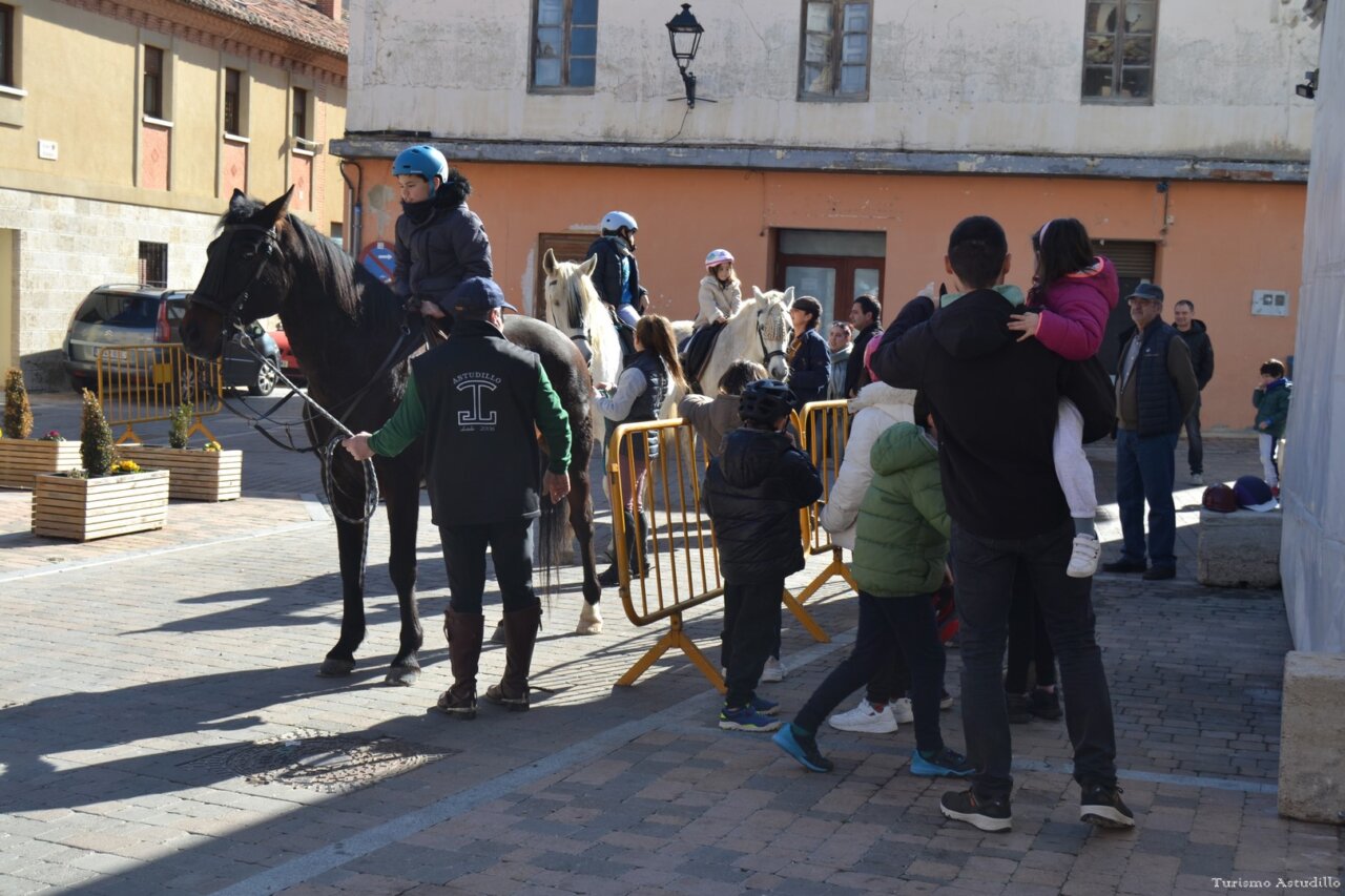 Celebración de San Matías en Astudillo con actividades familiares y paseos a caballo