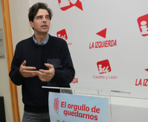 Juan Gascón hablando en un evento de La Izquierda en Castilla y León