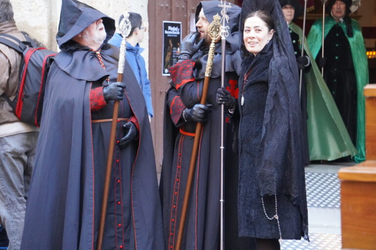 Participantes en la procesión del Sábado de Dolores en Palencia